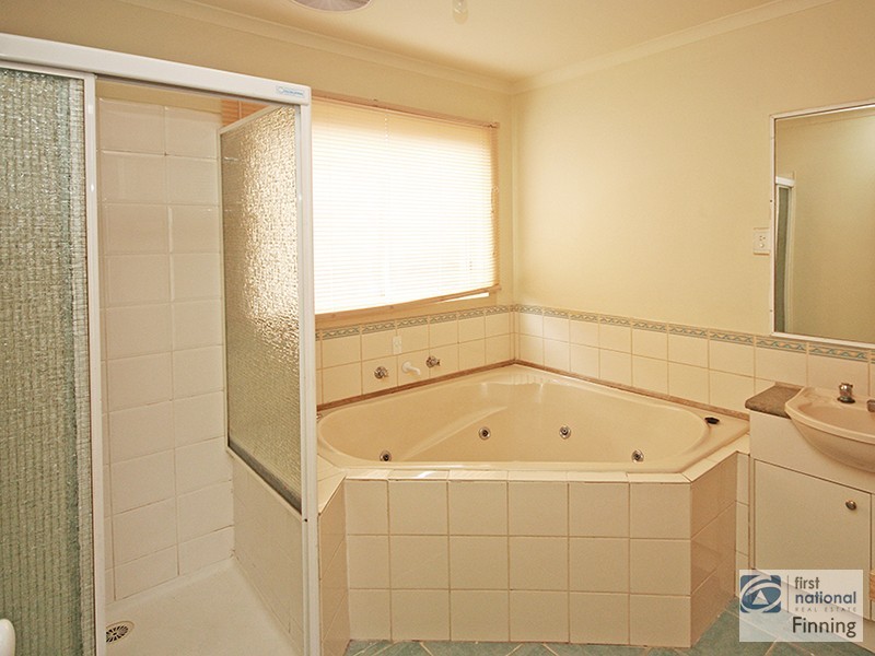 23 Genoa Way, Cranbourne West VIC 3977