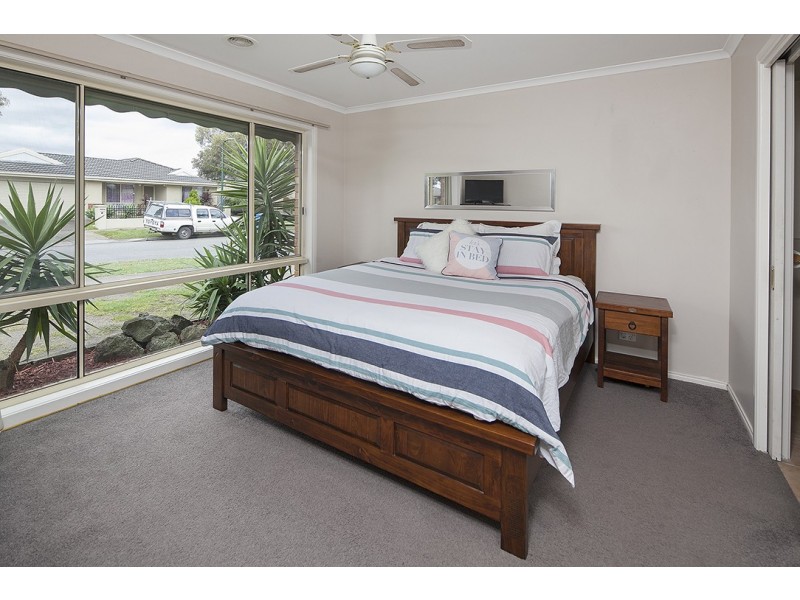 2 Nerrena Rise, Cranbourne West VIC 3977