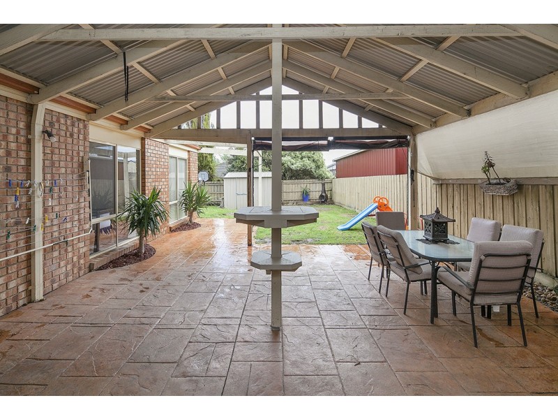 2 Nerrena Rise, Cranbourne West VIC 3977