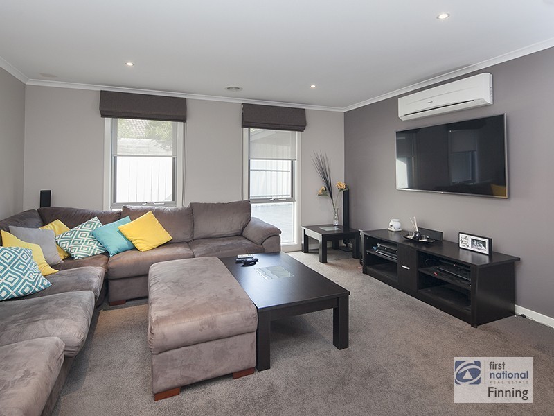 13 Elaine Court, Cranbourne VIC 3977