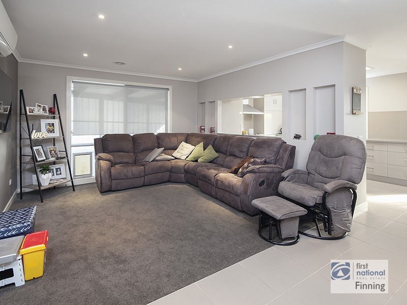 13 Elaine Court, Cranbourne VIC 3977