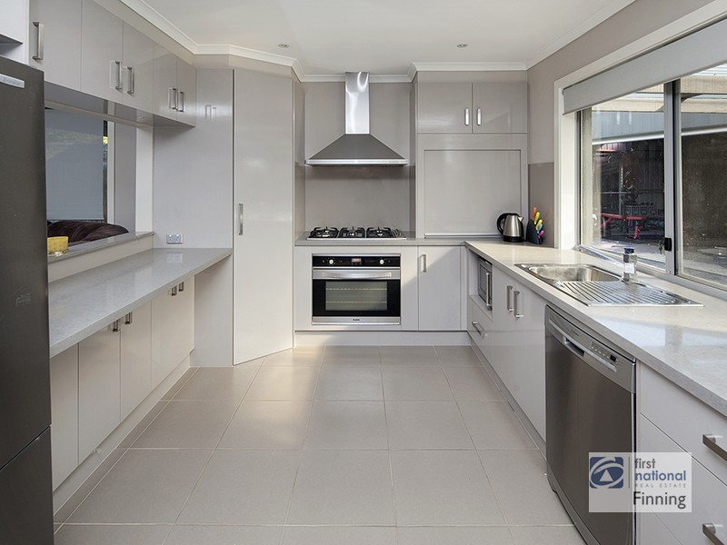 13 Elaine Court, Cranbourne VIC 3977