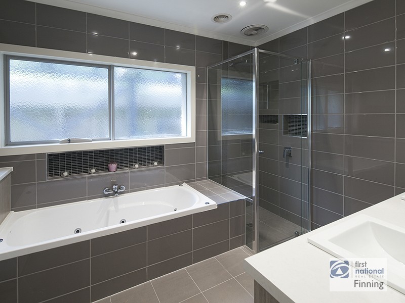 13 Elaine Court, Cranbourne VIC 3977