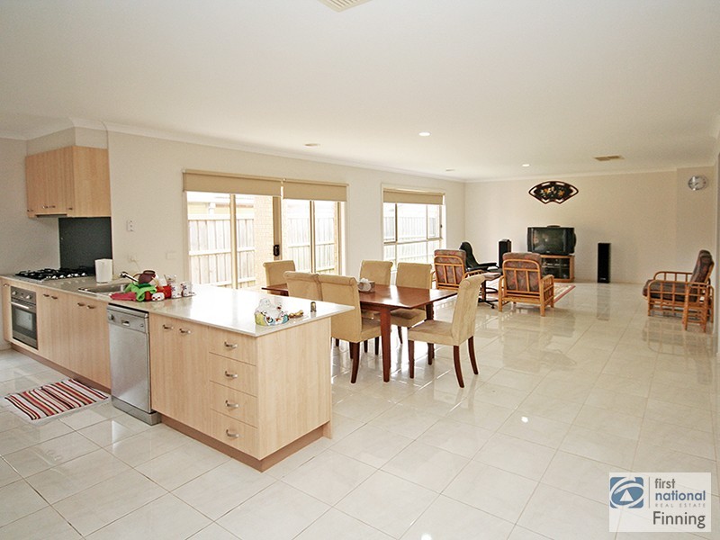 14 Pepperbush Circuit, Cranbourne VIC 3977