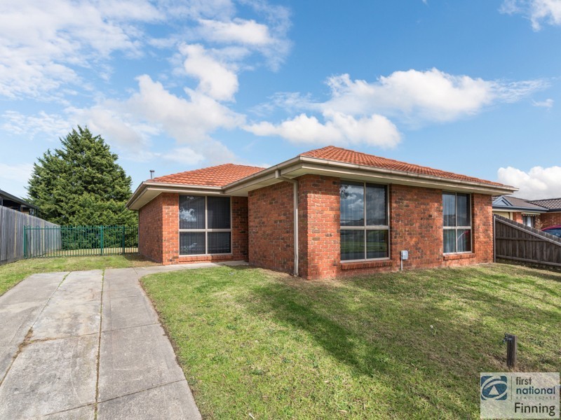 28 Brentwood Drive, Cranbourne North VIC 3977