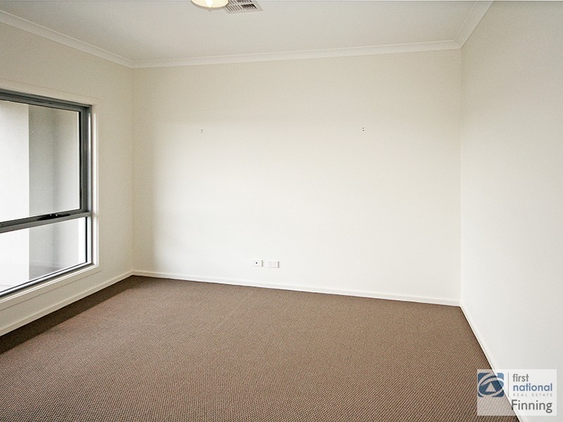 6 Laidlaw Lane, Cranbourne VIC 3977