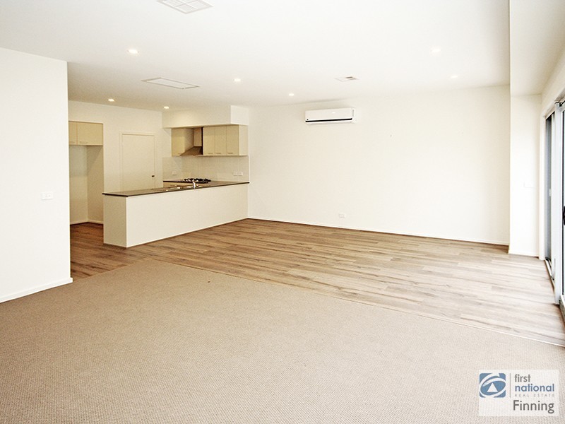 6 Laidlaw Lane, Cranbourne VIC 3977