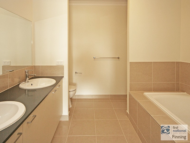 6 Laidlaw Lane, Cranbourne VIC 3977