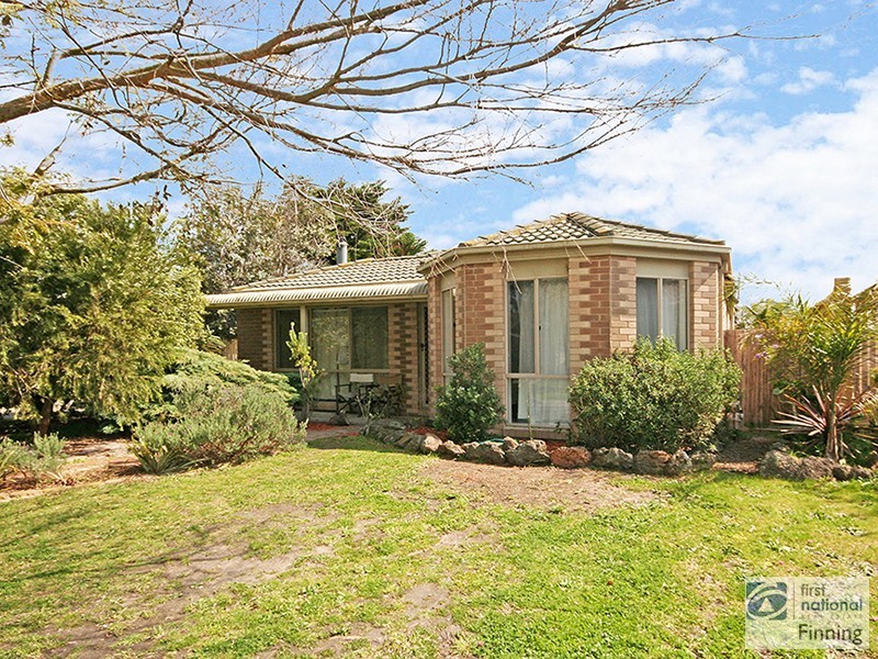 9 Samantha Crescent, Cranbourne North VIC 3977