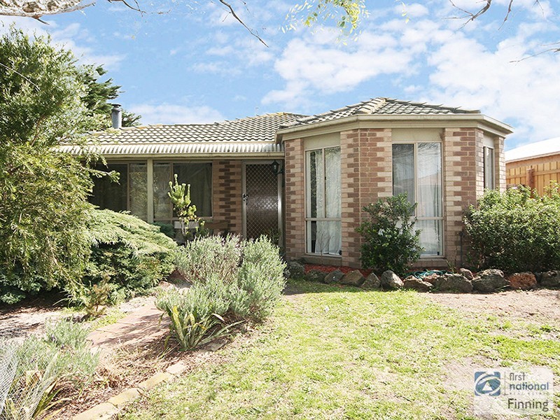 9 Samantha Crescent, Cranbourne North VIC 3977