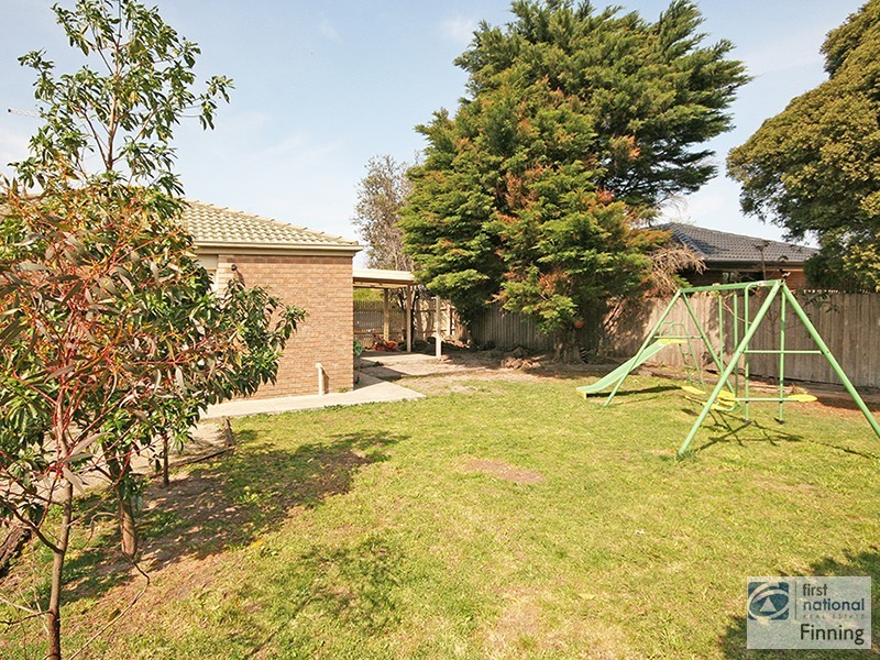 9 Samantha Crescent, Cranbourne North VIC 3977