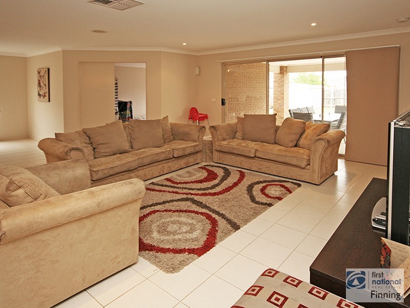 3 Pimelea Avenue, Lynbrook VIC 3975