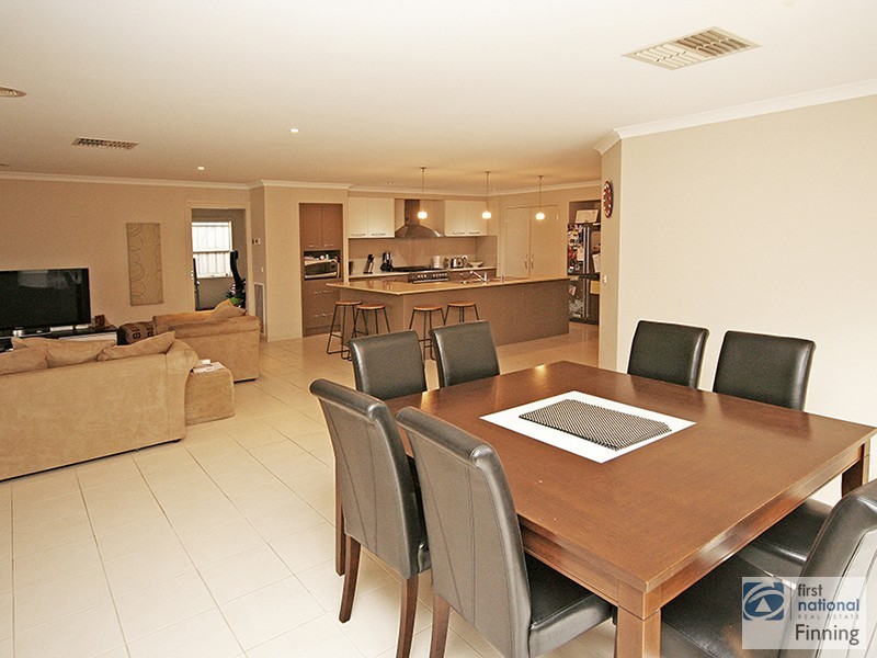 3 Pimelea Avenue, Lynbrook VIC 3975