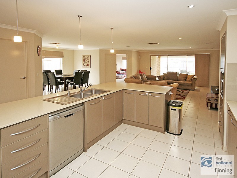 3 Pimelea Avenue, Lynbrook VIC 3975