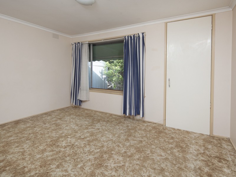 8 Arnold Street, Cranbourne VIC 3977