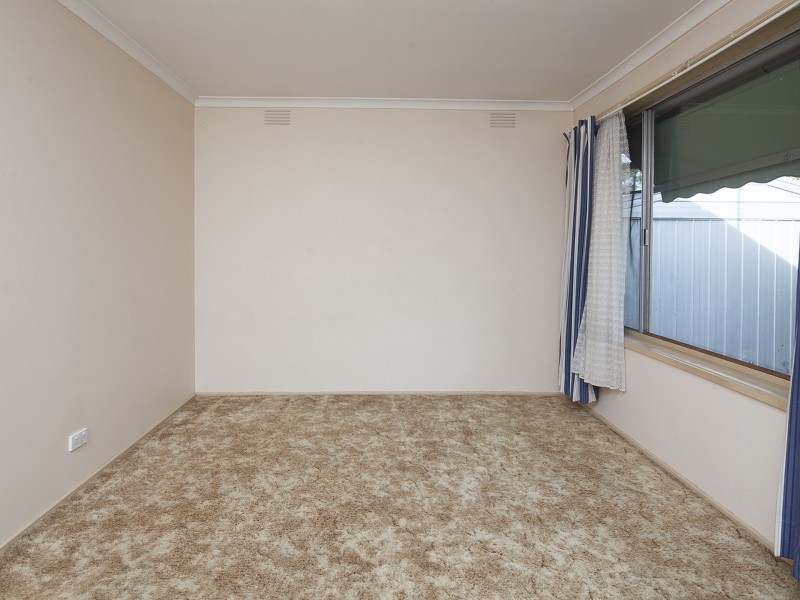 8 Arnold Street, Cranbourne VIC 3977