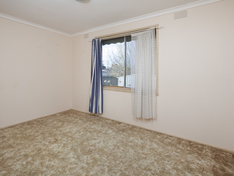 8 Arnold Street, Cranbourne VIC 3977