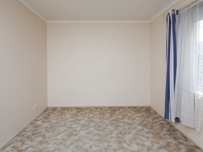 8 Arnold Street, Cranbourne VIC 3977