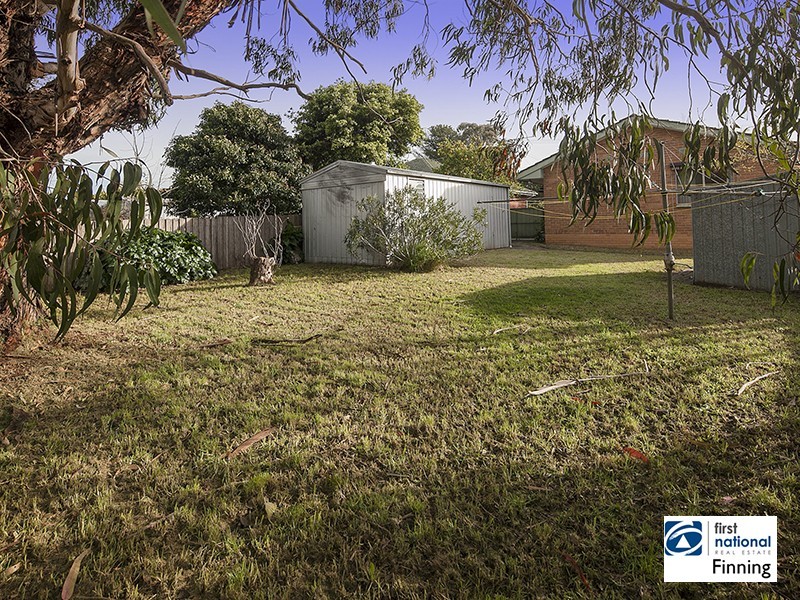 8 Arnold Street, Cranbourne VIC 3977
