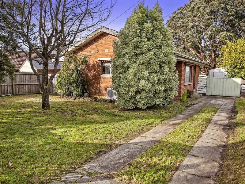 8 Arnold Street, Cranbourne VIC 3977