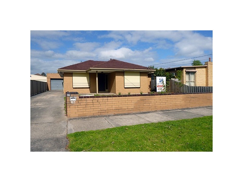 16 McLaren Avenue, Cranbourne VIC 3977