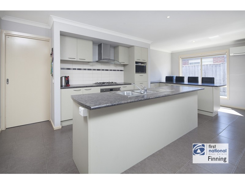 14 Flametree Circuit, Cranbourne VIC 3977