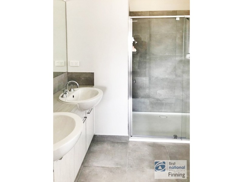 37 Clydevale Avenue, Clyde North VIC 3978