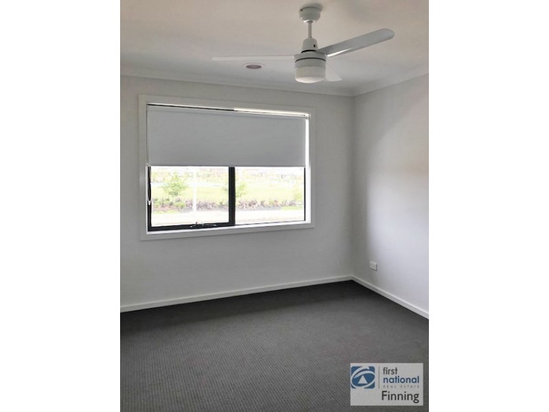 37 Clydevale Avenue, Clyde North VIC 3978