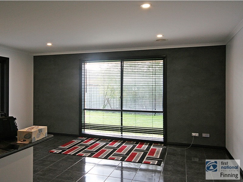 4 Wiltshire Avenue, Cranbourne East VIC 3977