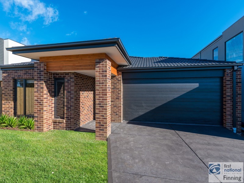 4 Fiorelli Boulevard, Cranbourne East VIC 3977