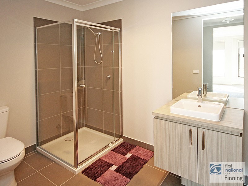 27 Colchester Avenue, Cranbourne West VIC 3977