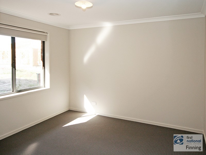 27 Colchester Avenue, Cranbourne West VIC 3977
