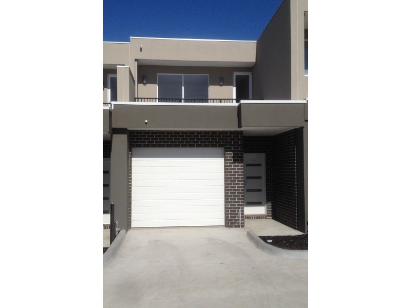 4/14-15 Hazelmere Avenue, Cranbourne West VIC 3977