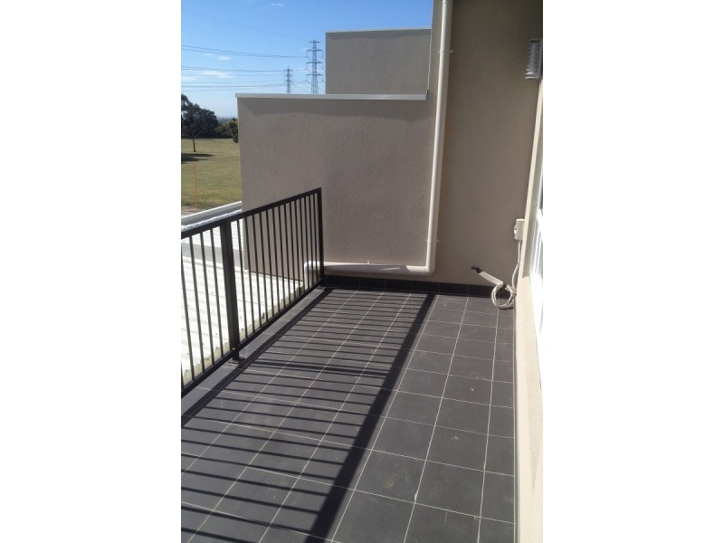 4/14-15 Hazelmere Avenue, Cranbourne West VIC 3977