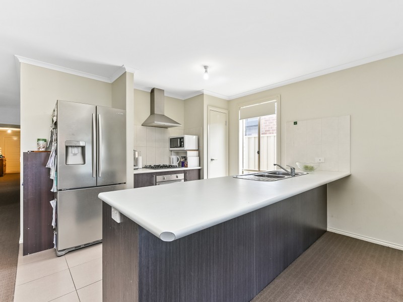 6 Aquitane Drive, Cranbourne East VIC 3977
