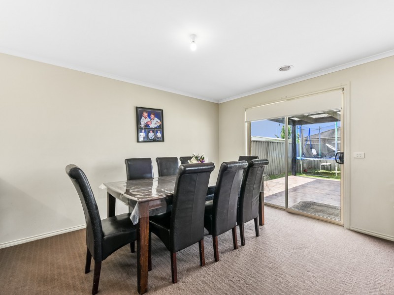 6 Aquitane Drive, Cranbourne East VIC 3977