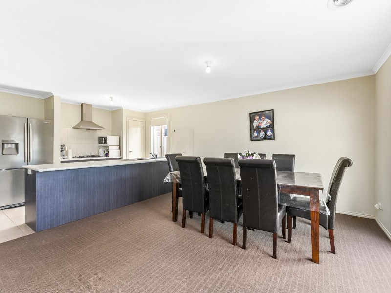 6 Aquitane Drive, Cranbourne East VIC 3977