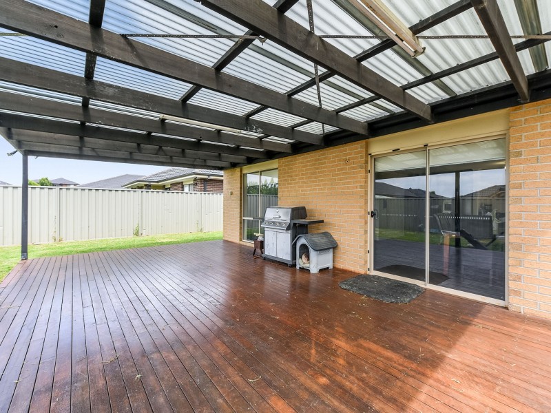 6 Aquitane Drive, Cranbourne East VIC 3977