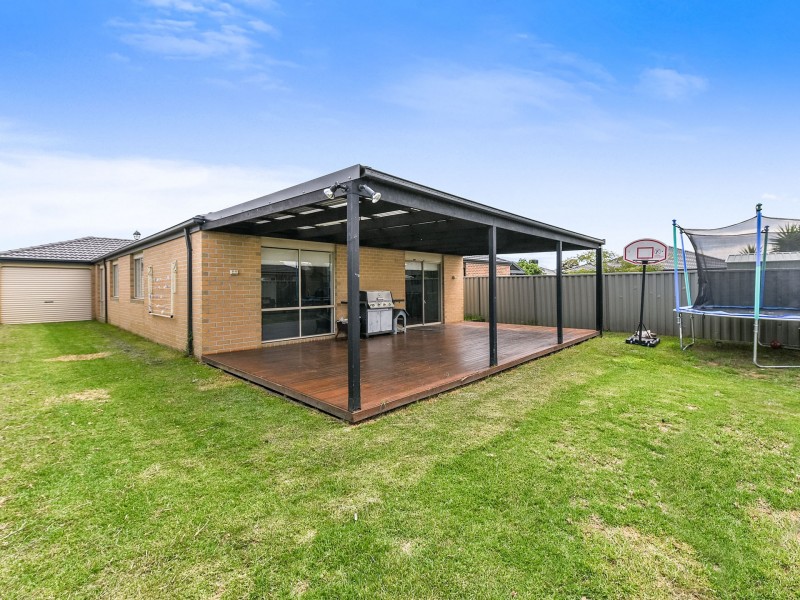 6 Aquitane Drive, Cranbourne East VIC 3977