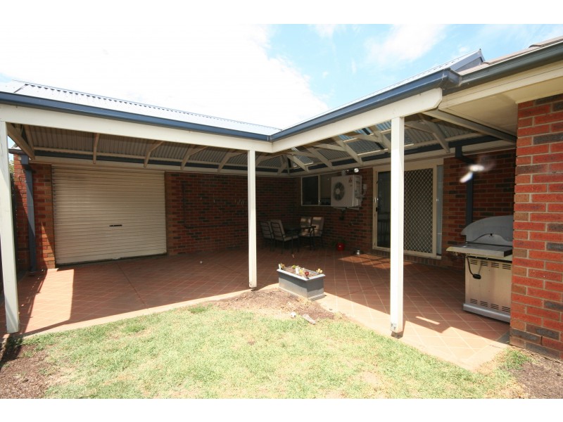 233 Monahans Road, Cranbourne VIC 3977