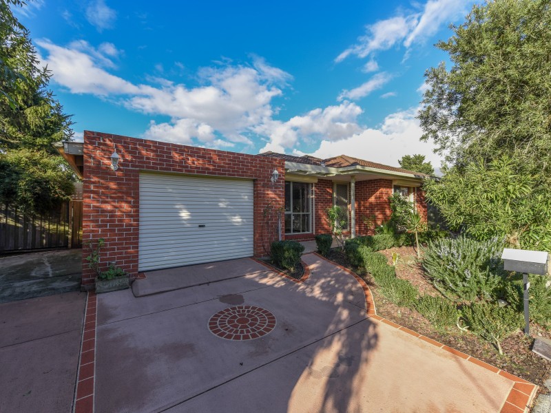113 Lawless Drive, Cranbourne North VIC 3977