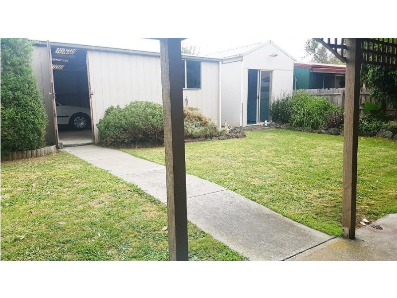 37 Willora Crescent, Cranbourne West VIC 3977