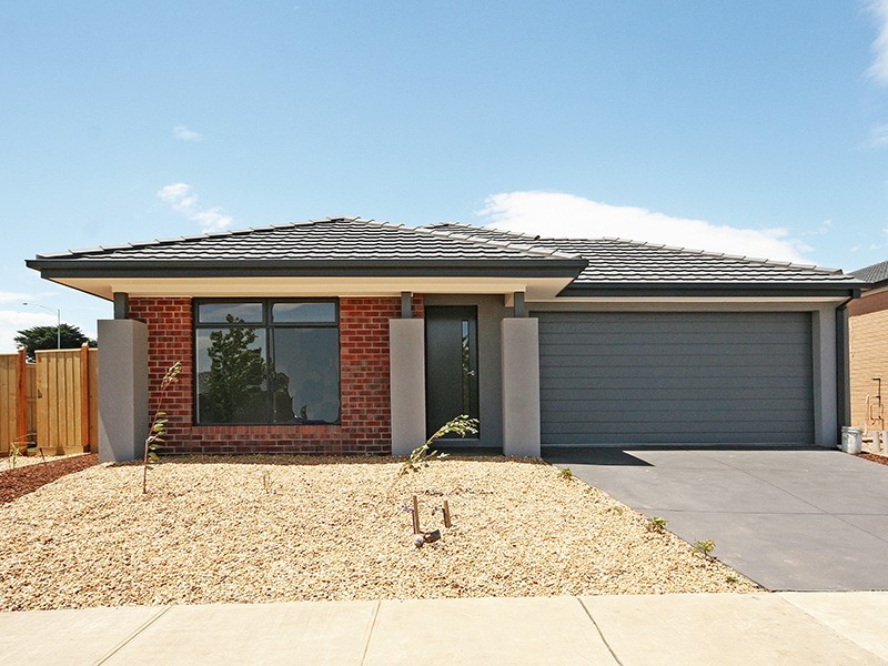 4 Pasadena Boulevard, Clyde VIC 3978
