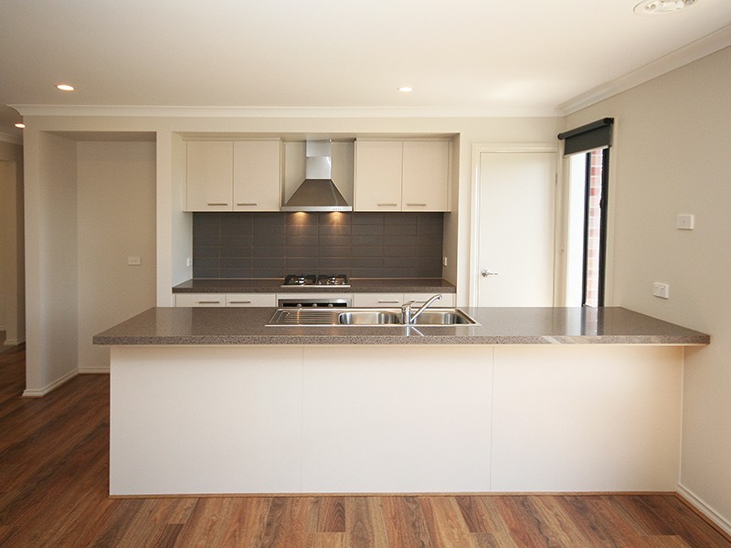 4 Pasadena Boulevard, Clyde VIC 3978