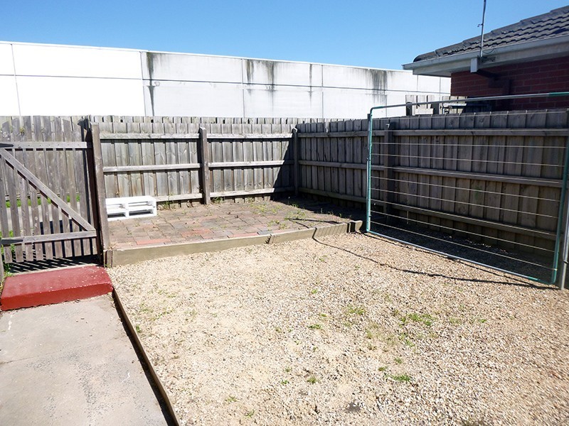 2/189 Sladen Street, Cranbourne VIC 3977