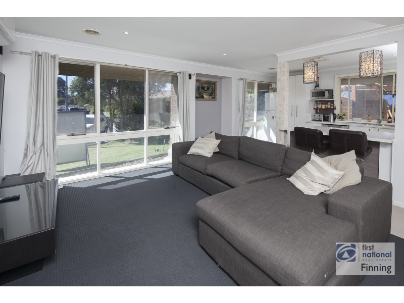 18 Rebecca Court, Cranbourne North VIC 3977