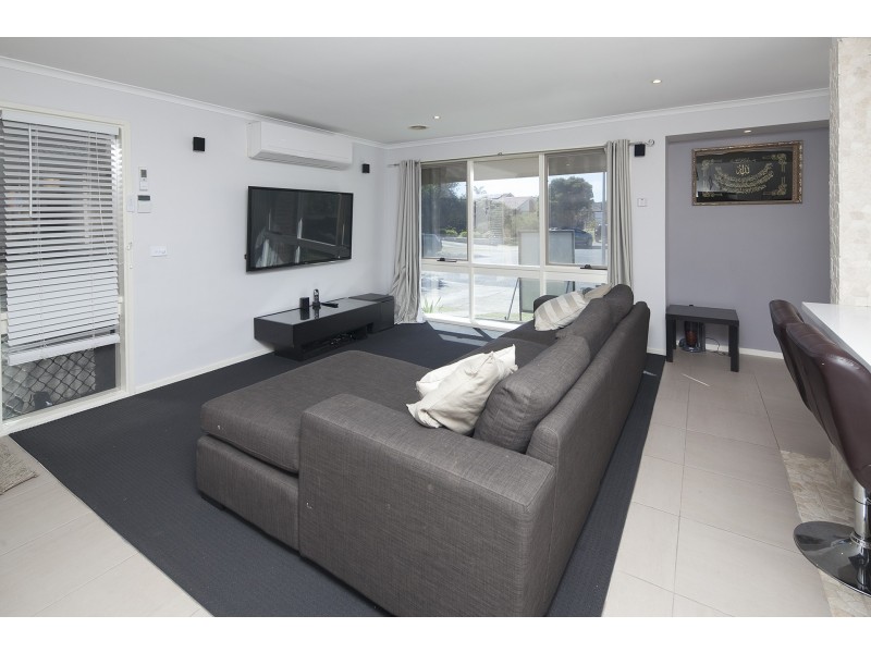 18 Rebecca Court, Cranbourne North VIC 3977