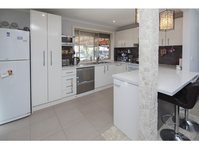 18 Rebecca Court, Cranbourne North VIC 3977