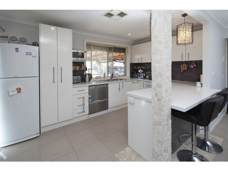 18 Rebecca Court, Cranbourne North VIC 3977