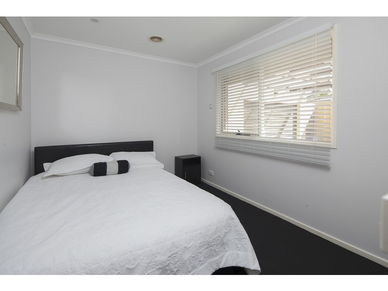 18 Rebecca Court, Cranbourne North VIC 3977